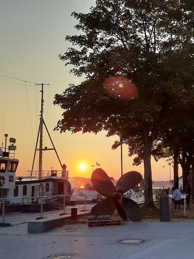 Penthouse Ferienwohnung Auszeit, Gerne Mit Hund, Wlan Inkl. Laboe Bagian luar foto